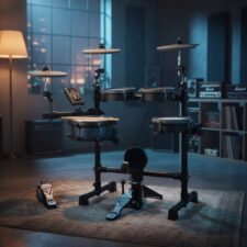 Bateria Eletrônica E-Force Odery EF2-V2 All Black Com Cascos de Madeira, Bluetooth e Pedal