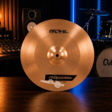 Prato Crash Bronz Projection 18" Odery Em Bronze B10 Com Ataque Rápido E Timbre Brilhante