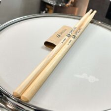 Baqueta ProMark LA Special 5A Hickory Ponta de Madeira LA5AW (Par)